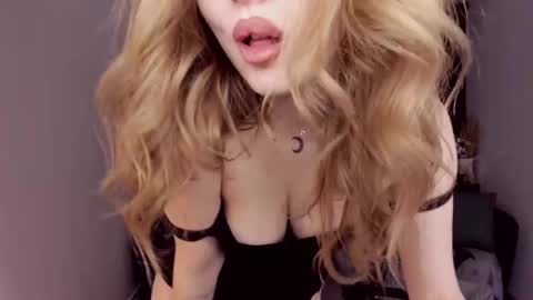 Snapshot of violettaotis chatting on 01/06/25, 02:36 ViolettaOtis online show from 01/06/25, 02:36