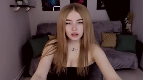 Snapshot of violettaotis chatting on 01/08/25, 11:32 ViolettaOtis online show from 01/08/25, 11:32