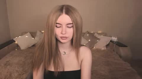 Snapshot of violettaotis chatting on 02/02/25, 11:30 ViolettaOtis online show from 02/02/25, 11:30