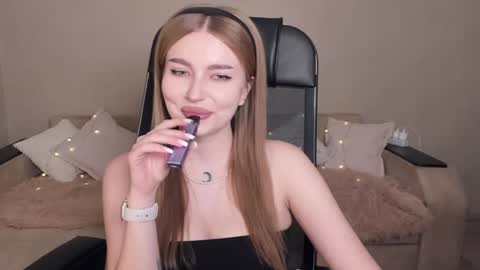 Snapshot of violettaotis chatting on 02/06/25, 02:26 ViolettaOtis online show from 02/06/25, 02:26