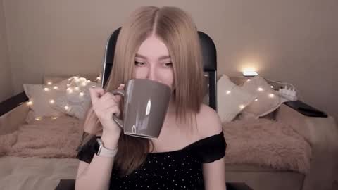 Snapshot of violettaotis chatting on 02/15/25, 11:28 ViolettaOtis online show from 02/15/25, 11:28