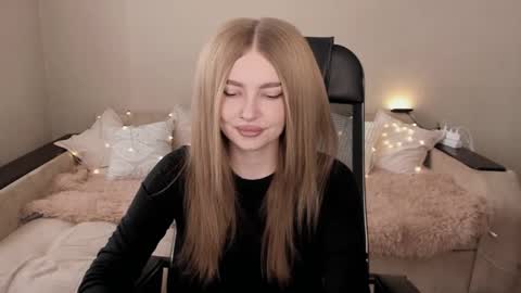 Snapshot of violettaotis chatting on 02/16/25, 10:21 ViolettaOtis online show from 02/16/25, 10:21