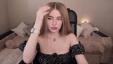 Snapshot of violettaotis chatting on 03/10/25, 11:21 ViolettaOtis online show from 03/10/25, 11:21