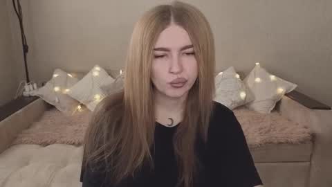 Snapshot of violettaotis chatting on 09/29/25, 09:03 ViolettaOtis online show from 09/29/25, 09:03