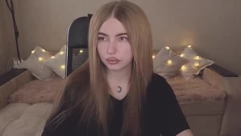 Snapshot of violettaotis chatting on 10/13/25, 11:54 ViolettaOtis online show from 10/13/25, 11:54