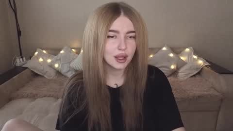 Snapshot of violettaotis chatting on 10/25/25, 12:45 ViolettaOtis online show from 10/25/25, 12:45