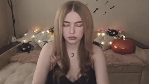 Snapshot of violettaotis chatting on 10/27/25, 09:57 ViolettaOtis online show from 10/27/25, 09:57