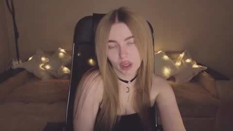 Snapshot of violettaotis chatting on 11/22/25, 01:43 ViolettaOtis online show from 11/22/25, 01:43