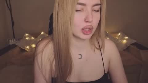 Snapshot of violettaotis chatting on 12/03/25, 01:42 ViolettaOtis online show from 12/03/25, 01:42