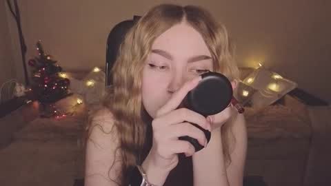 Snapshot of violettaotis chatting on 12/16/25, 02:33 ViolettaOtis online show from 12/16/25, 02:33