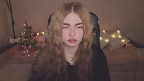 Snapshot of violettaotis chatting on 12/18/25, 12:33 ViolettaOtis online show from 12/18/25, 12:33