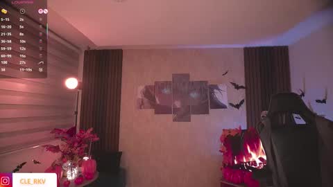 Snapshot of violette_clerk1 chatting on 10/23/25, 09:57 JULIE UWU online show from 10/23/25, 09:57