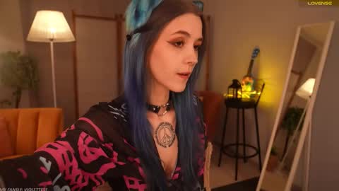Snapshot of violettessa chatting on 10/23/25, 11:09 violettessa online show from 10/23/25, 11:09