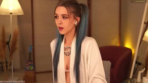 Snapshot of violettessa chatting on 11/18/25, 12:31 violettessa online show from 11/18/25, 12:31