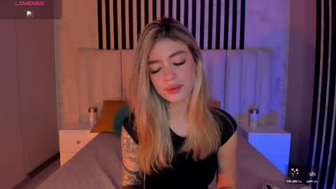 Snapshot of violetthansson chatting on 06/17/26, 10:39 Violett online show from 06/17/26, 10:39
