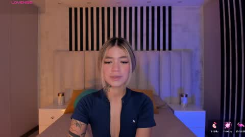 Snapshot of violetthansson chatting on 06/19/26, 08:51 Violett online show from 06/19/26, 08:51