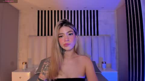 Snapshot of violetthansson chatting on 06/20/26, 11:13 Violett online show from 06/20/26, 11:13