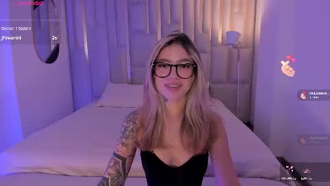 Snapshot of violetthansson chatting on 06/29/26, 10:15 Violett online show from 06/29/26, 10:15