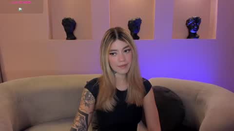 Snapshot of violetthansson chatting on 06/30/26, 11:11 Violett online show from 06/30/26, 11:11