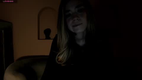 Snapshot of violetthansson chatting on 07/05/26, 11:06 Violett online show from 07/05/26, 11:06