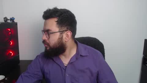 Snapshot of violettouse chatting on 02/17/26, 12:40 Jhon online show from 02/17/26, 12:40