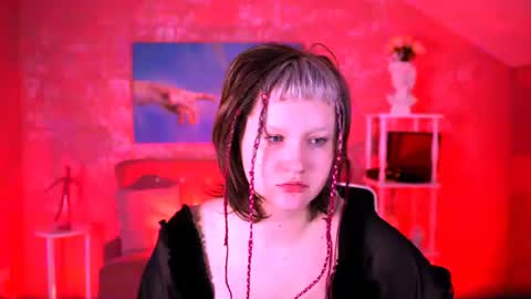 Snapshot of violettwoods chatting on 07/16/26, 06:19 Violett online show from 07/16/26, 06:19