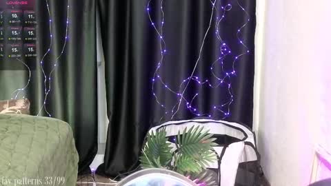 Snapshot of violetvio1ator chatting on 02/20/25, 03:52 Dommy mommy online show from 02/20/25, 03:52