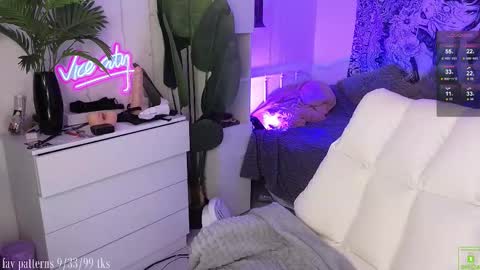 Snapshot of violetvio1ator chatting on 11/15/25, 03:59 Dommy mommy online show from 11/15/25, 03:59