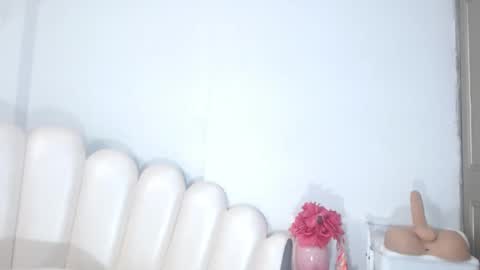 violetxia_ online show from 05/13/26, 06:33