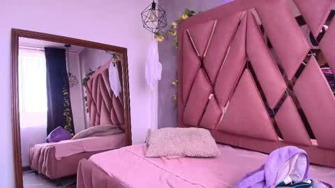 Violetta online show from 11/08/25, 06:51