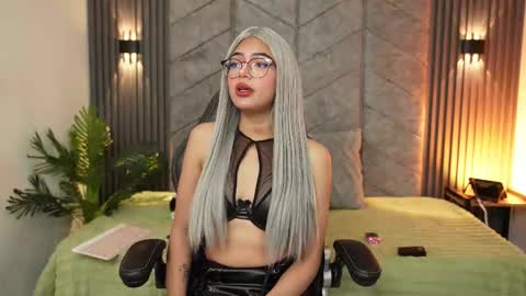 viollettebylyly online show from 10/03/25, 12:24