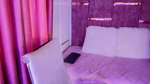 viollettebylyly online show from 10/20/25, 01:55