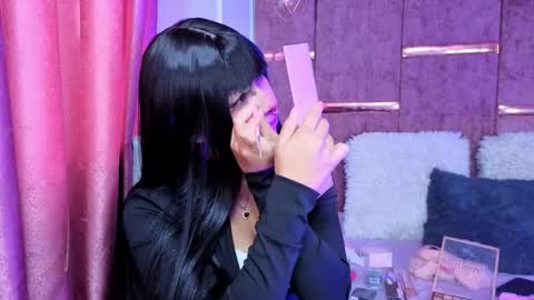 viollettebylyly online show from 11/13/25, 12:04