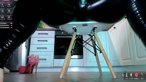 Snapshot of vip_juicy chatting on 01/12/25, 04:40 VelvettTime online show from 01/12/25, 04:40