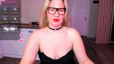 Snapshot of vip_juicy chatting on 09/29/25, 12:10 VelvettTime online show from 09/29/25, 12:10