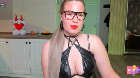 Snapshot of vip_juicy chatting on 11/10/25, 10:36 VelvettTime online show from 11/10/25, 10:36