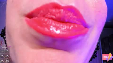 Snapshot of vip_juicy chatting on 11/19/25, 06:02 VelvettTime online show from 11/19/25, 06:02