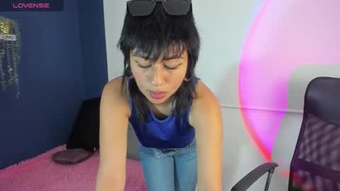 Snapshot of viperlix_ chatting on 12/17/25, 12:05 viperlix_ online show from 12/17/25, 12:05