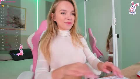 Chloe online show from 11/24/25, 03:50