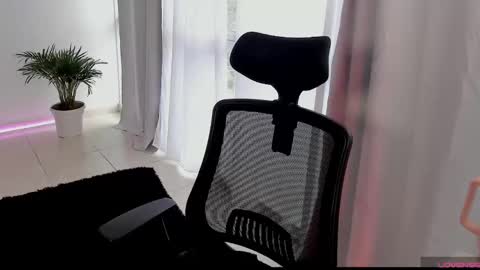 Lu online show from 12/22/25, 05:43