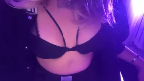 viva_lovee online show from 06/13/26, 09:35