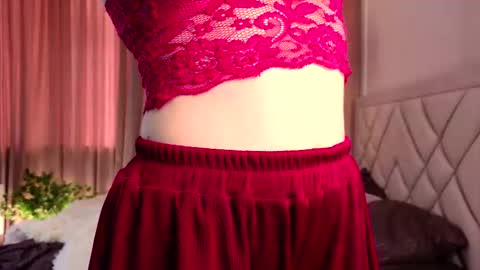 Snapshot of vivi_ennes chatting on 09/18/25, 07:32 You like my friends can call me LUNA This is my first day here online show from 09/18/25, 07:32