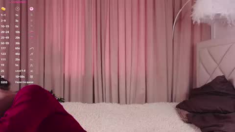 Snapshot of vivi_ennes chatting on 10/22/25, 07:19 You like my friends can call me LUNA This is my first day here online show from 10/22/25, 07:19