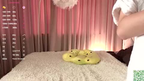 Snapshot of vivi_ennes chatting on 11/05/25, 07:30 You like my friends can call me LUNA This is my first day here online show from 11/05/25, 07:30