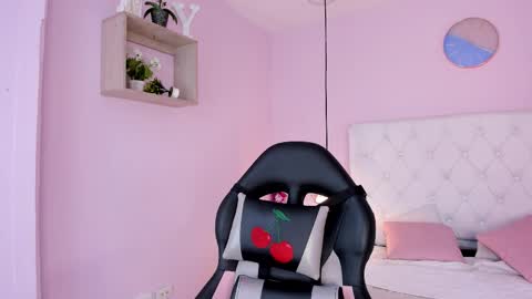 Vivi online show from 11/28/25, 03:53