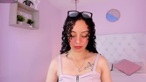 Vivi online show from 12/04/25, 03:38