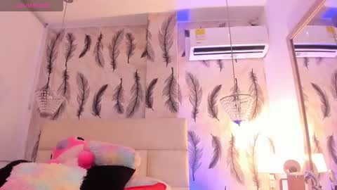 Snapshot of vivi_prinncess chatting on 10/25/25, 10:48 Viviana online show from 10/25/25, 10:48