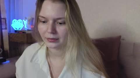 Snapshot of vivian_alison chatting on 03/20/26, 06:57 vivian_alison online show from 03/20/26, 06:57