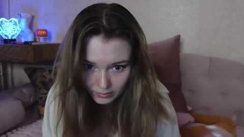 Snapshot of vivian_alison chatting on 04/18/26, 06:34 vivian_alison online show from 04/18/26, 06:34