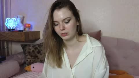 Snapshot of vivian_alison chatting on 04/18/26, 07:58 vivian_alison online show from 04/18/26, 07:58